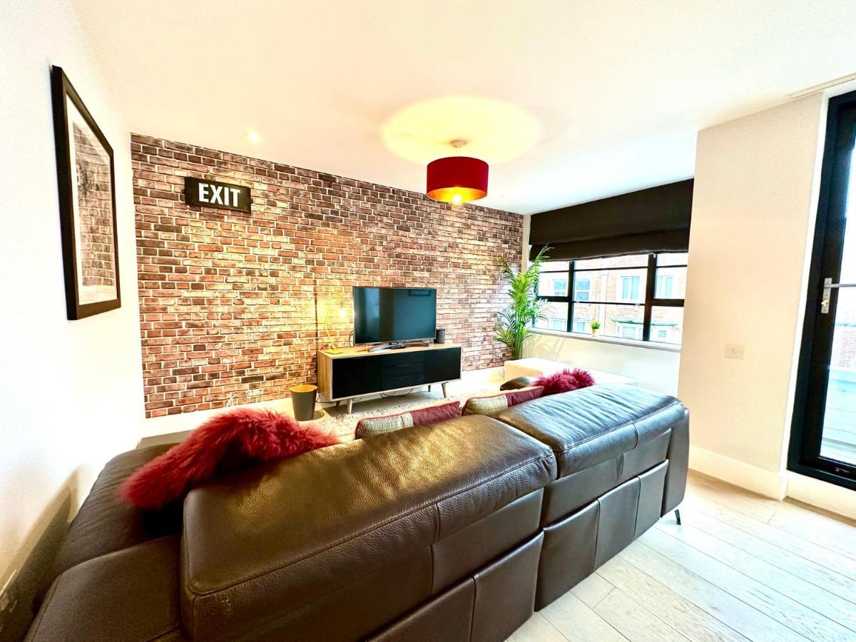 Beautiful New 2 Bedroom Apartment - Next To The Beach - Great Location - Free Parking - Fast Wifi - Smart Tv - Sleeps Up To 4! Close To Purbeck, Corfe Castle, Sandbanks, Poole & Bournemouth Swanage Bagian luar foto