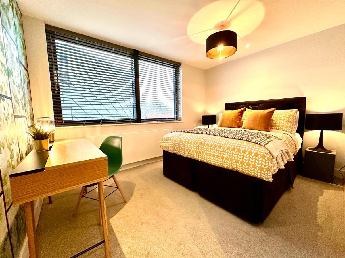 Beautiful New 2 Bedroom Apartment - Next To The Beach - Great Location - Free Parking - Fast Wifi - Smart Tv - Sleeps Up To 4! Close To Purbeck, Corfe Castle, Sandbanks, Poole & Bournemouth Swanage Bagian luar foto