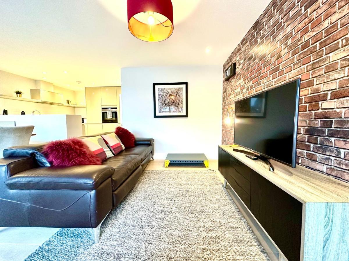 Beautiful New 2 Bedroom Apartment - Next To The Beach - Great Location - Free Parking - Fast Wifi - Smart Tv - Sleeps Up To 4! Close To Purbeck, Corfe Castle, Sandbanks, Poole & Bournemouth Swanage Bagian luar foto