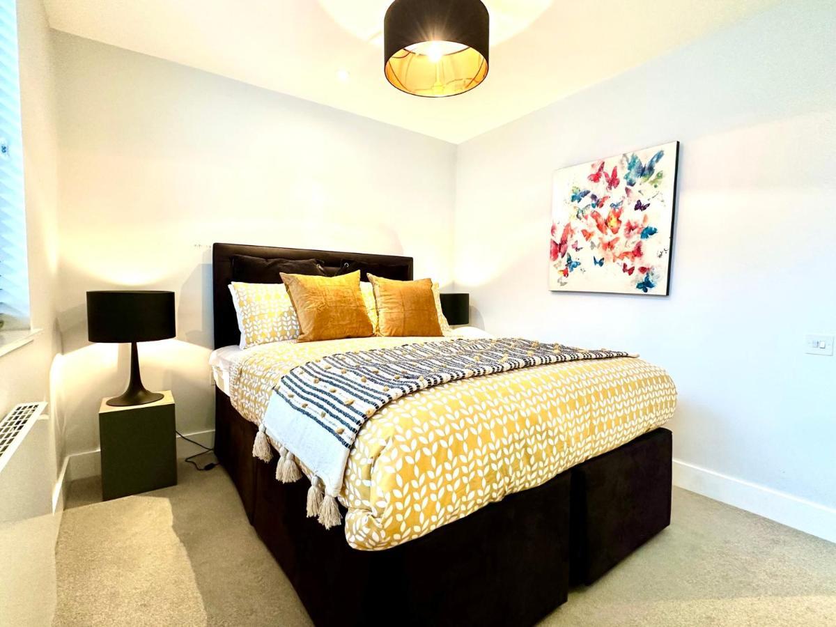 Beautiful New 2 Bedroom Apartment - Next To The Beach - Great Location - Free Parking - Fast Wifi - Smart Tv - Sleeps Up To 4! Close To Purbeck, Corfe Castle, Sandbanks, Poole & Bournemouth Swanage Bagian luar foto