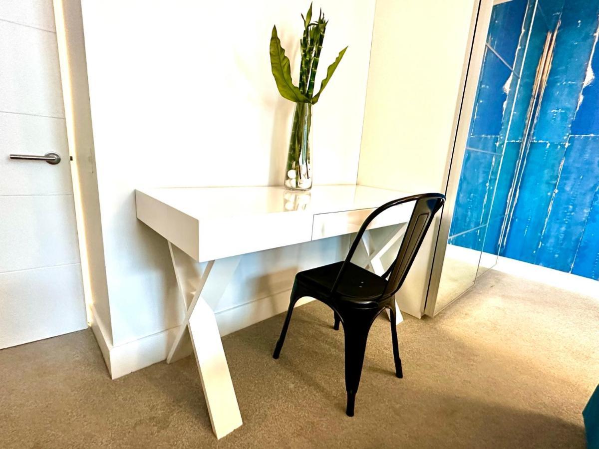 Beautiful New 2 Bedroom Apartment - Next To The Beach - Great Location - Free Parking - Fast Wifi - Smart Tv - Sleeps Up To 4! Close To Purbeck, Corfe Castle, Sandbanks, Poole & Bournemouth Swanage Bagian luar foto