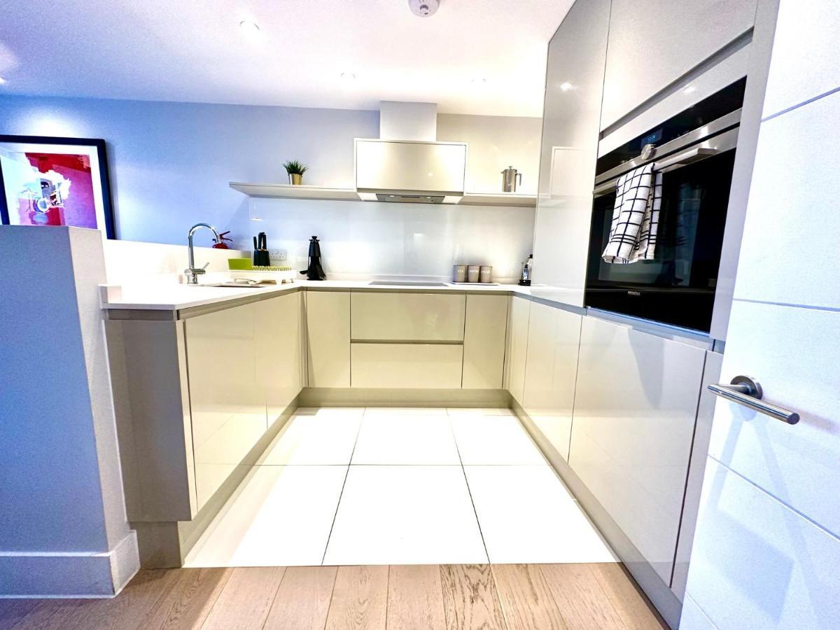 Beautiful New 2 Bedroom Apartment - Next To The Beach - Great Location - Free Parking - Fast Wifi - Smart Tv - Sleeps Up To 4! Close To Purbeck, Corfe Castle, Sandbanks, Poole & Bournemouth Swanage Bagian luar foto