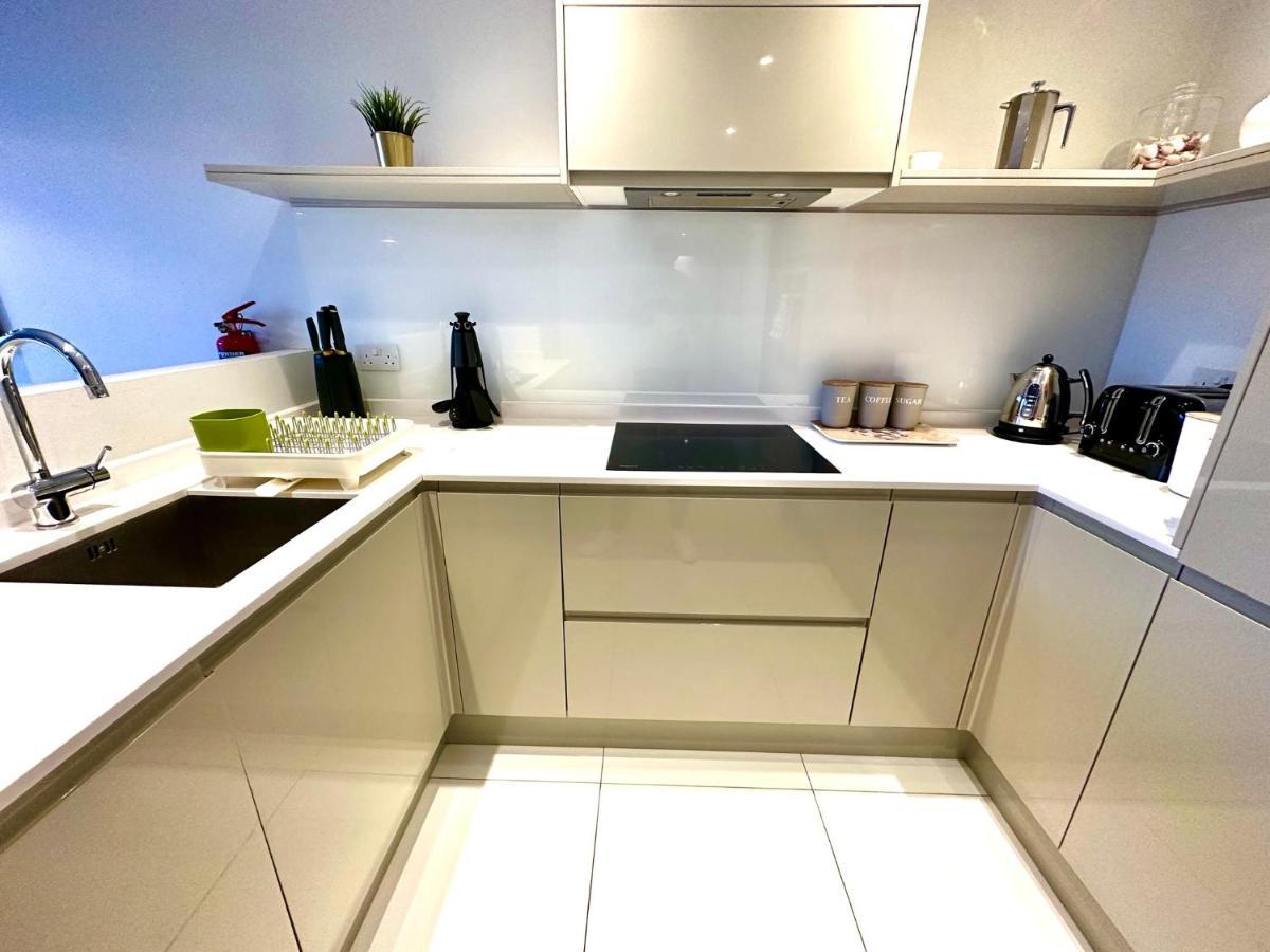 Beautiful New 2 Bedroom Apartment - Next To The Beach - Great Location - Free Parking - Fast Wifi - Smart Tv - Sleeps Up To 4! Close To Purbeck, Corfe Castle, Sandbanks, Poole & Bournemouth Swanage Bagian luar foto