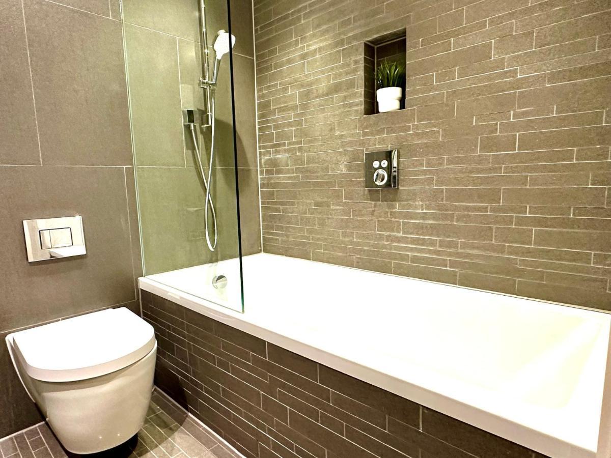 Beautiful New 2 Bedroom Apartment - Next To The Beach - Great Location - Free Parking - Fast Wifi - Smart Tv - Sleeps Up To 4! Close To Purbeck, Corfe Castle, Sandbanks, Poole & Bournemouth Swanage Bagian luar foto
