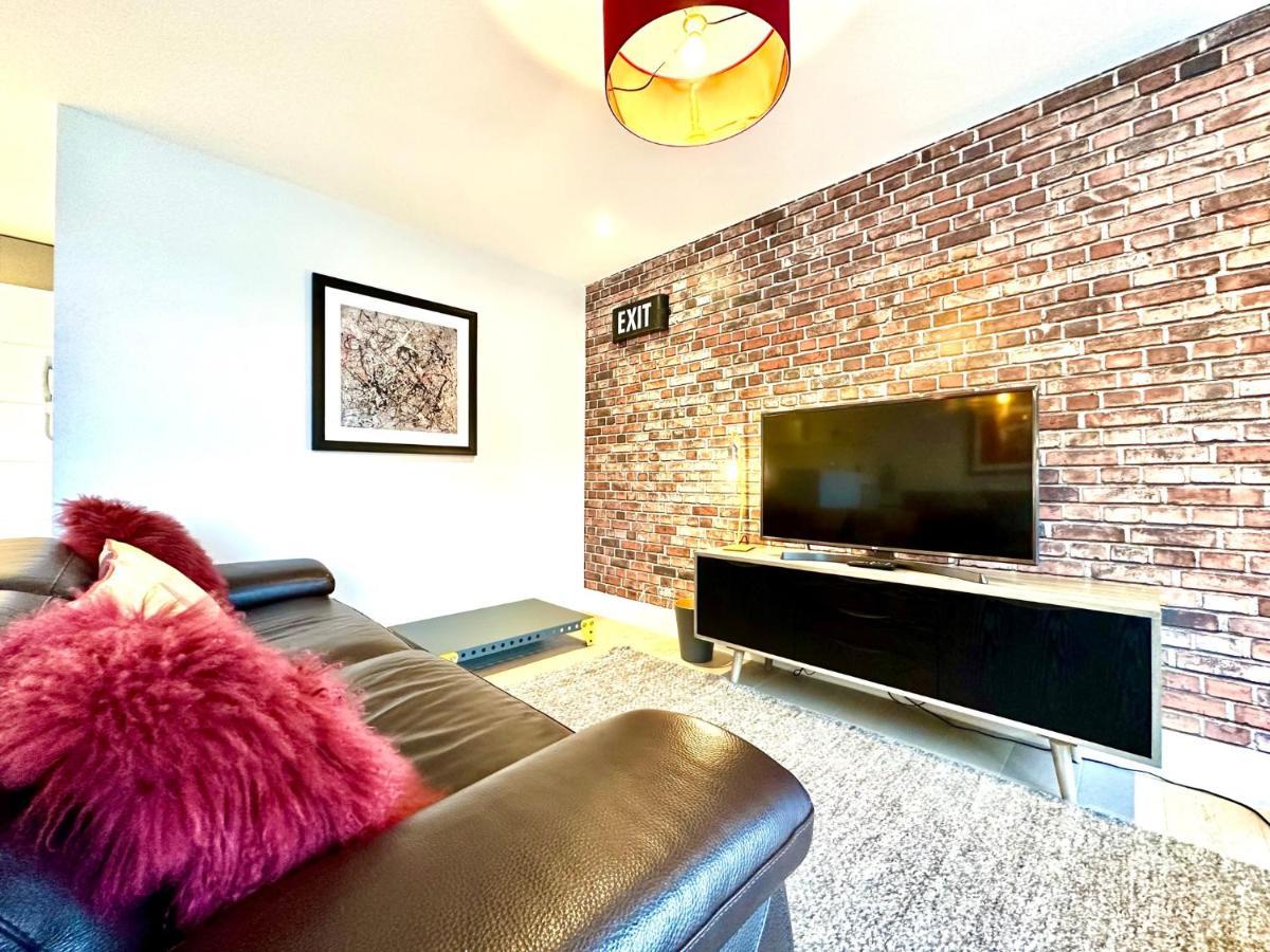 Beautiful New 2 Bedroom Apartment - Next To The Beach - Great Location - Free Parking - Fast Wifi - Smart Tv - Sleeps Up To 4! Close To Purbeck, Corfe Castle, Sandbanks, Poole & Bournemouth Swanage Bagian luar foto